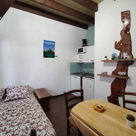 Un Petit Studio Au Coeur De La Chartreuse Apartment